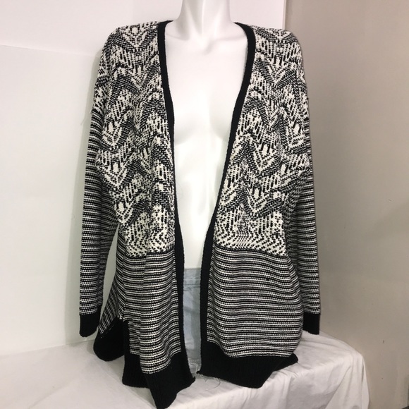 Love&Legend B&W Chunky Cable Knit Wrap Cardigan - Picture 3 of 10